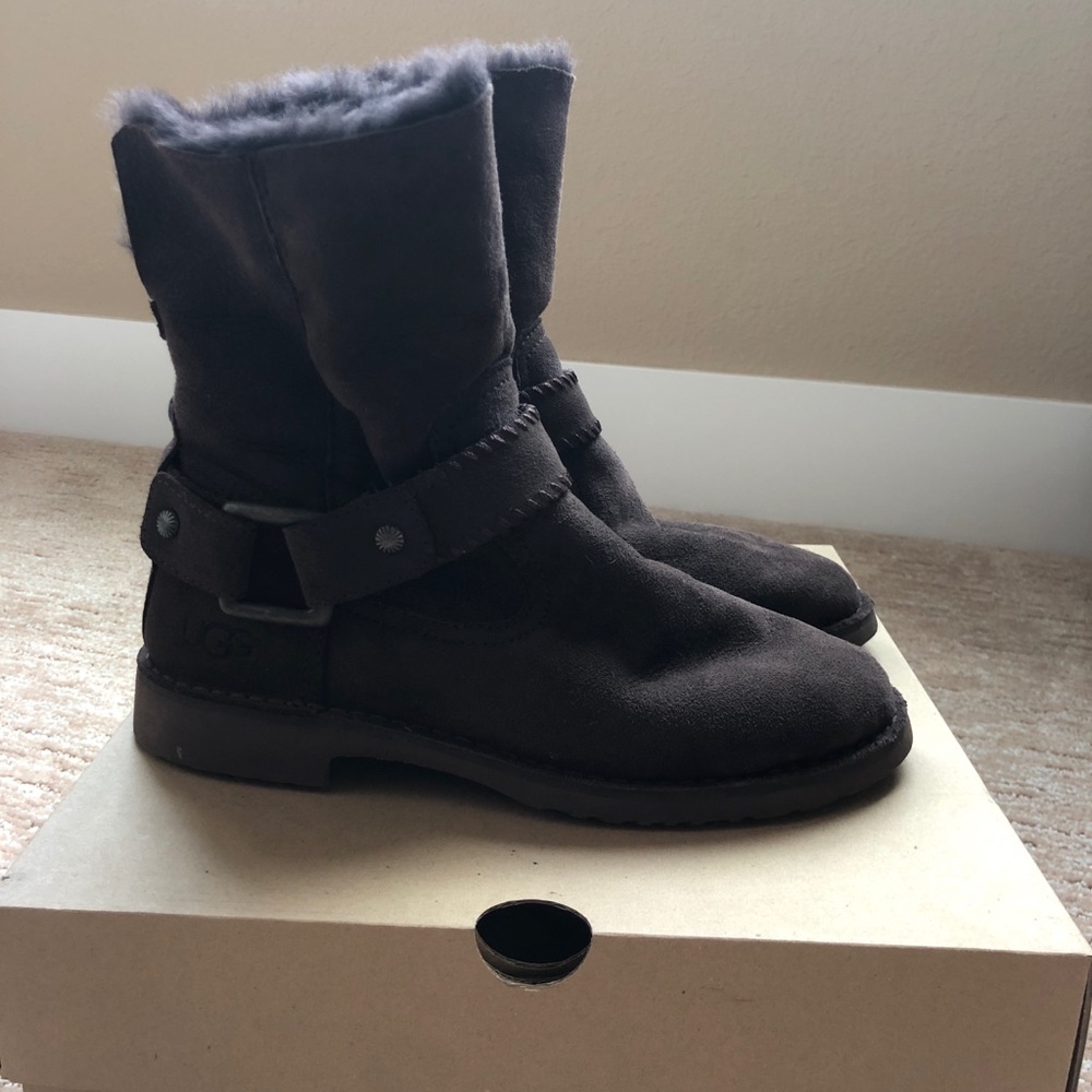 Barely worn ugg boots